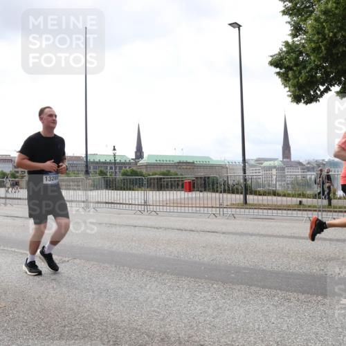 29.06.2025 - hella hamburg halbmarathon Lena Gebhardt http://msf.ph/oto/8434935 29.06.2025 10:44:51 Lombardsbrücke 19133, 13288, 1024, 1273, 1629, 1685, 1924, 2007, 2674, 2779, 3506, 3570, 4215, 4275, 4968, 5190, 5355, 5649, 6002, 6509, 6841, 6888, 7216, 7699, 7912, 8582, 8762, 8907, 9036, 9084, 9085, 9331, 9333, 9397, 9536, 10006, 10303, 10304, 10416, 10562, 10566, 10668, 10707, 11272, 11825, 12198, 12318, 12332, 12334, 12394, 12409, 13039, 13261, 13262, 13288, 13330, 13390, 14091, 14350, 14681, 14971, 18454, 18459 meine-sportfotos.de