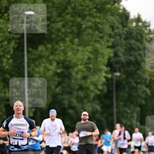 29.06.2025 - hella hamburg halbmarathon Dr. Thomas Lammeyer http://msf.ph/oto/8434944 29.06.2025 10:54:18 Kennedybrücke 1525, 1805, 2160, 2541, 2927, 3070, 3710, 4168, 4589, 5106, 5997, 6680, 6694, 6989, 7755, 8254, 9015, 9162, 9261, 9940, 10038, 10060, 10704, 11030, 11426 meine-sportfotos.de