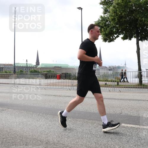 29.06.2025 - hella hamburg halbmarathon Lena Gebhardt http://msf.ph/oto/8434991 29.06.2025 10:44:52 Lombardsbrücke 19133, 1024, 1273, 1629, 1685, 1924, 2007, 2674, 2779, 3506, 3570, 4215, 4275, 4337, 4968, 5190, 5355, 5649, 6002, 6509, 6841, 6888, 7216, 7699, 7912, 8582, 8594, 8762, 8907, 9036, 9084, 9085, 9331, 9333, 9397, 9536, 10006, 10303, 10304, 10416, 10562, 10566, 10668, 10707, 11272, 12198, 12318, 12332, 12334, 12394, 12409, 13039, 13261, 13262, 13288, 13330, 13390, 14091, 14350, 14681, 14971, 18454, 18459 meine-sportfotos.de