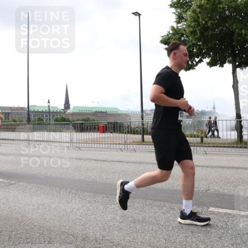 29.06.2025 - hella hamburg halbmarathon Lena Gebhardt http://msf.ph/oto/8435012 29.06.2025 10:44:52 Lombardsbrücke 19133, 1024, 1273, 1629, 1685, 1924, 2007, 2674, 2779, 3506, 3570, 4215, 4275, 4337, 4968, 5190, 5355, 5649, 6002, 6509, 6841, 6888, 7216, 7699, 7912, 8582, 8594, 8762, 8907, 9036, 9084, 9085, 9331, 9333, 9397, 9536, 10006, 10303, 10304, 10416, 10562, 10566, 10668, 10707, 11272, 12198, 12318, 12332, 12334, 12394, 12409, 13039, 13261, 13262, 13288, 13330, 13390, 14091, 14350, 14681, 14971, 18454, 18459 meine-sportfotos.de