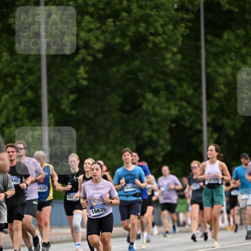 29.06.2025 - hella hamburg halbmarathon Dr. Thomas Lammeyer http://msf.ph/oto/8435075 29.06.2025 10:54:26 Kennedybrücke 1525, 2160, 2927, 3070, 3680, 3701, 3710, 4168, 4589, 5997, 6680, 6694, 6989, 7721, 7722, 7755, 8254, 8299, 9261, 9940, 10060, 10704, 11030, 11426 meine-sportfotos.de