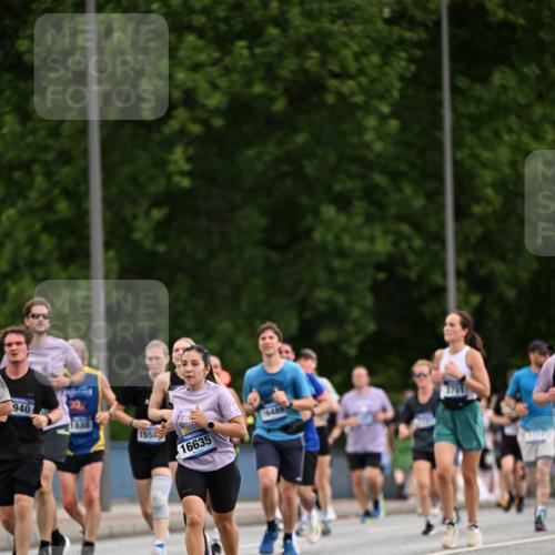 29.06.2025 - hella hamburg halbmarathon Dr. Thomas Lammeyer http://msf.ph/oto/8435078 29.06.2025 10:54:26 Kennedybrücke 1525, 2160, 2927, 3070, 3680, 3701, 3710, 4168, 4589, 5997, 6680, 6694, 6989, 7721, 7722, 7755, 8254, 8299, 9261, 9940, 10060, 10704, 11030, 11426 meine-sportfotos.de