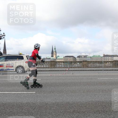 29.06.2025 - hella hamburg halbmarathon Lena Gebhardt http://msf.ph/oto/8435138 29.06.2025 09:01:37 Lombardsbrücke 211211 meine-sportfotos.de