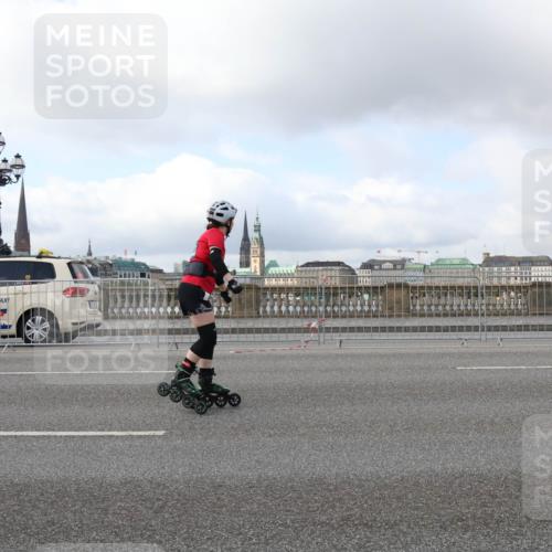 29.06.2025 - hella hamburg halbmarathon Lena Gebhardt http://msf.ph/oto/8435158 29.06.2025 09:01:37 Lombardsbrücke  meine-sportfotos.de