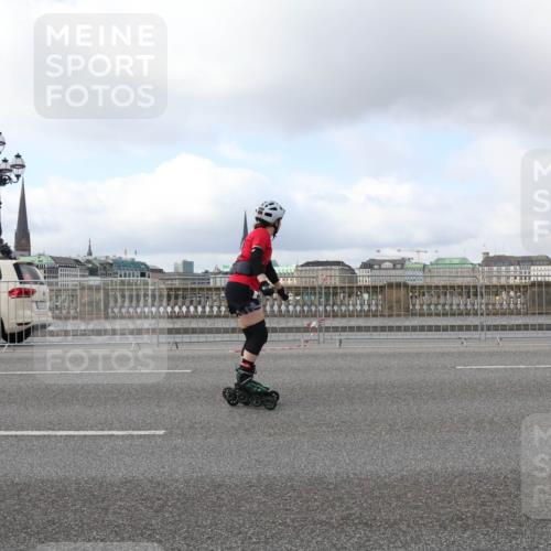 29.06.2025 - hella hamburg halbmarathon Lena Gebhardt http://msf.ph/oto/8435175 29.06.2025 09:01:37 Lombardsbrücke 211211 meine-sportfotos.de