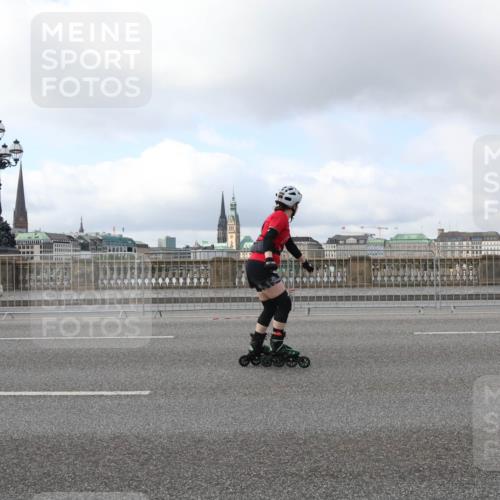 29.06.2025 - hella hamburg halbmarathon Lena Gebhardt http://msf.ph/oto/8435193 29.06.2025 09:01:37 Lombardsbrücke 211211 meine-sportfotos.de