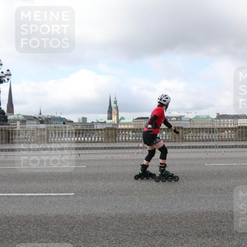 29.06.2025 - hella hamburg halbmarathon Lena Gebhardt http://msf.ph/oto/8435216 29.06.2025 09:01:37 Lombardsbrücke  meine-sportfotos.de