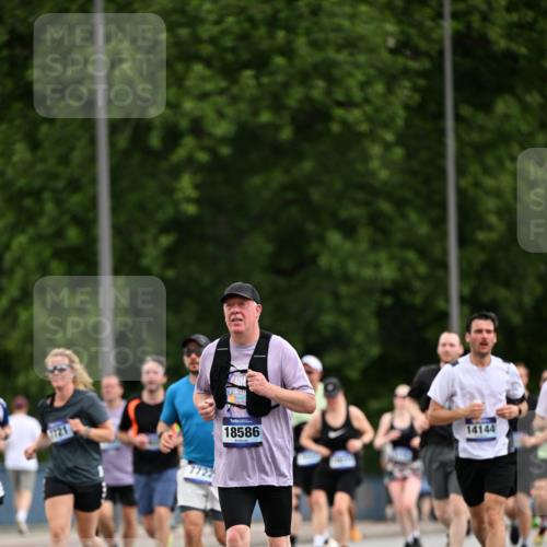 29.06.2025 - hella hamburg halbmarathon Dr. Thomas Lammeyer http://msf.ph/oto/8435226 29.06.2025 10:54:31 Kennedybrücke 1259, 1525, 2160, 2927, 3070, 3680, 3701, 3710, 4168, 5119, 5552, 5997, 6680, 6694, 6989, 7721, 7722, 7755, 8254, 8299, 9261, 9940, 10033, 10060, 10704, 11426 meine-sportfotos.de