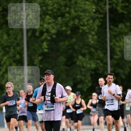 29.06.2025 - hella hamburg halbmarathon Dr. Thomas Lammeyer http://msf.ph/oto/8435238 29.06.2025 10:54:32 Kennedybrücke 1259, 1525, 1625, 2160, 2927, 3070, 3680, 3701, 3710, 4168, 5119, 5552, 5997, 6015, 6680, 6989, 7721, 7722, 7755, 8254, 8299, 9261, 9940, 10033, 10060, 10704, 11426 meine-sportfotos.de