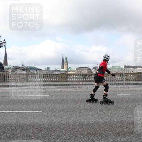 29.06.2025 - hella hamburg halbmarathon Lena Gebhardt http://msf.ph/oto/8435239 29.06.2025 09:01:37 Lombardsbrücke  meine-sportfotos.de