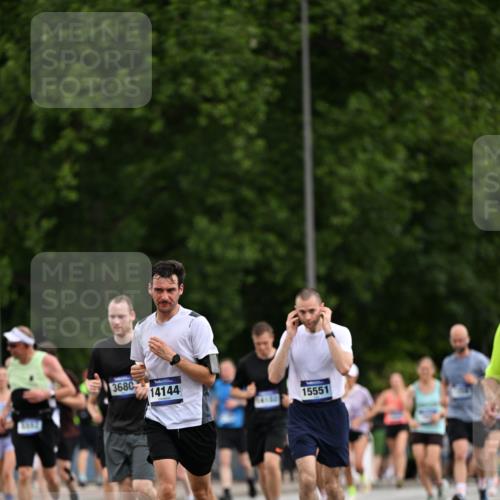 29.06.2025 - hella hamburg halbmarathon Dr. Thomas Lammeyer http://msf.ph/oto/8435253 29.06.2025 10:54:33 Kennedybrücke 1259, 1525, 1625, 2160, 2927, 3070, 3680, 3701, 3710, 4168, 4870, 5119, 5552, 6015, 6680, 6989, 7721, 7722, 7755, 8254, 8299, 9261, 9940, 10033, 10060, 11426 meine-sportfotos.de