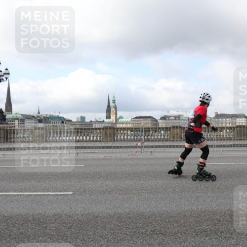 29.06.2025 - hella hamburg halbmarathon Lena Gebhardt http://msf.ph/oto/8435260 29.06.2025 09:01:37 Lombardsbrücke  meine-sportfotos.de