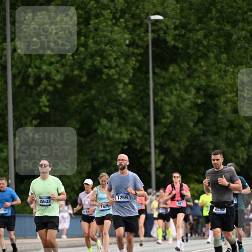 29.06.2025 - hella hamburg halbmarathon Dr. Thomas Lammeyer http://msf.ph/oto/8435307 29.06.2025 10:54:38 Kennedybrücke 1259, 1625, 2160, 3680, 3701, 3710, 4168, 4642, 4870, 5119, 5552, 6015, 7721, 7722, 7755, 8299, 9940, 10033, 10060, 11426 meine-sportfotos.de