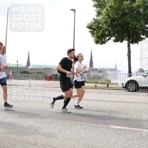 29.06.2025 - hella hamburg halbmarathon Lena Gebhardt http://msf.ph/oto/8435328 29.06.2025 10:44:57 Lombardsbrücke 17372, 1024, 1273, 1629, 1685, 1924, 2007, 2674, 2779, 3160, 3164, 3506, 3570, 4186, 4215, 4275, 4337, 4851, 4968, 5190, 5355, 5649, 6002, 6509, 6841, 6888, 7216, 7699, 7912, 8582, 8594, 8762, 8907, 9036, 9084, 9085, 9331, 9333, 9397, 9536, 10006, 10416, 10562, 10566, 10668, 10707, 11272, 12198, 12318, 12332, 12334, 12394, 12409, 13039, 13261, 13262, 13288, 14350, 14681, 14971, 18454, 18459 meine-sportfotos.de