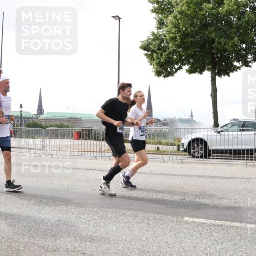 29.06.2025 - hella hamburg halbmarathon Lena Gebhardt http://msf.ph/oto/8435347 29.06.2025 10:44:57 Lombardsbrücke 17372, 908, 1024, 1273, 1629, 1685, 1924, 2007, 2674, 2779, 3160, 3164, 3506, 3570, 4186, 4215, 4275, 4337, 4851, 4968, 5190, 5355, 5649, 6002, 6509, 6841, 6888, 7216, 7699, 7912, 8582, 8594, 8762, 8907, 9036, 9084, 9085, 9331, 9333, 9397, 9536, 10006, 10416, 10562, 10566, 10668, 10707, 11272, 12198, 12318, 12332, 12334, 12394, 12409, 13039, 13261, 13262, 13288, 14350, 14681, 14971, 18454, 18459 meine-sportfotos.de