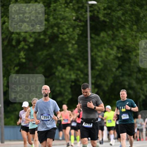 29.06.2025 - hella hamburg halbmarathon Dr. Thomas Lammeyer http://msf.ph/oto/8435350 29.06.2025 10:54:39 Kennedybrücke 1259, 1511, 1625, 2047, 2160, 3680, 3701, 3710, 4168, 4642, 4870, 5119, 5552, 6015, 7721, 7722, 7755, 8299, 9940, 10033, 11426 meine-sportfotos.de