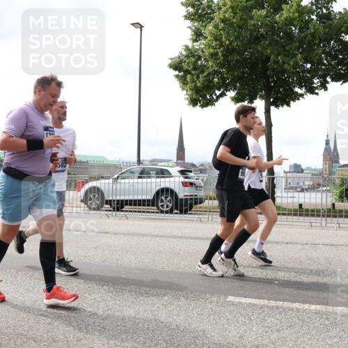 29.06.2025 - hella hamburg halbmarathon Lena Gebhardt http://msf.ph/oto/8435383 29.06.2025 10:44:58 Lombardsbrücke 582, 1024, 1273, 1629, 1685, 1924, 2007, 2674, 2779, 3160, 3164, 3506, 3570, 4186, 4215, 4275, 4337, 4851, 4968, 5190, 5355, 6509, 6841, 6888, 7216, 7699, 7912, 8582, 8594, 8762, 8907, 9036, 9084, 9085, 9331, 9333, 9397, 9536, 10006, 10416, 10562, 10566, 10668, 10707, 11272, 12198, 12318, 12332, 12334, 12394, 13039, 13261, 13262, 13288, 14350, 14681, 14971, 18454, 18459 meine-sportfotos.de