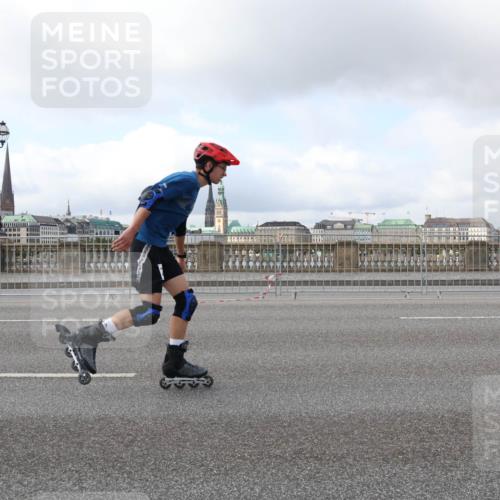 29.06.2025 - hella hamburg halbmarathon Lena Gebhardt http://msf.ph/oto/8435389 29.06.2025 09:01:41 Lombardsbrücke  meine-sportfotos.de