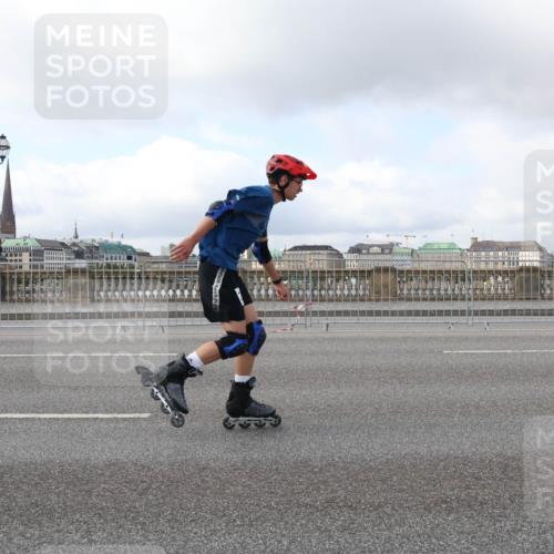 29.06.2025 - hella hamburg halbmarathon Lena Gebhardt http://msf.ph/oto/8435405 29.06.2025 09:01:41 Lombardsbrücke  meine-sportfotos.de