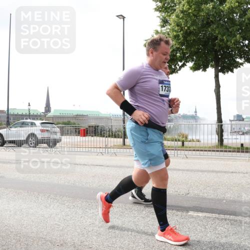 29.06.2025 - hella hamburg halbmarathon Lena Gebhardt http://msf.ph/oto/8435411 29.06.2025 10:44:58 Lombardsbrücke 1649, 1737, 1024, 1273, 1629, 1685, 1924, 2007, 2674, 2779, 3160, 3164, 3506, 3570, 4186, 4215, 4275, 4337, 4851, 4968, 5190, 5355, 6509, 6841, 6888, 7216, 7699, 7912, 8582, 8594, 8762, 8907, 9036, 9084, 9085, 9331, 9333, 9397, 9536, 10006, 10416, 10562, 10566, 10668, 10707, 11272, 12198, 12318, 12332, 12334, 12394, 13039, 13261, 13262, 13288, 14350, 14681, 14971, 18454, 18459 meine-sportfotos.de
