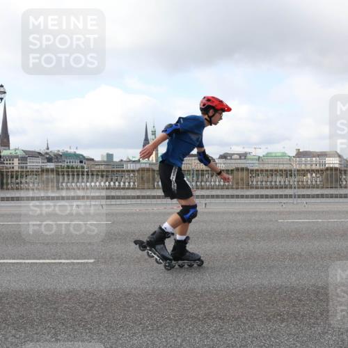 29.06.2025 - hella hamburg halbmarathon Lena Gebhardt http://msf.ph/oto/8435417 29.06.2025 09:01:41 Lombardsbrücke  meine-sportfotos.de