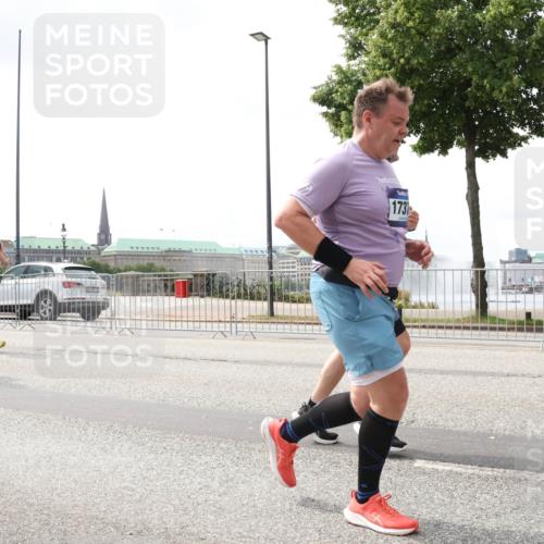 29.06.2025 - hella hamburg halbmarathon Lena Gebhardt http://msf.ph/oto/8435422 29.06.2025 10:44:58 Lombardsbrücke 173, 1024, 1273, 1629, 1685, 1924, 2007, 2674, 2779, 3160, 3164, 3506, 3570, 4186, 4215, 4275, 4337, 4851, 4968, 5190, 5355, 6509, 6841, 6888, 7216, 7699, 7912, 8582, 8594, 8762, 8907, 9036, 9084, 9085, 9331, 9333, 9397, 9536, 10006, 10416, 10562, 10566, 10668, 10707, 11272, 12198, 12318, 12332, 12334, 12394, 13039, 13261, 13262, 13288, 14350, 14681, 14971, 18454, 18459 meine-sportfotos.de