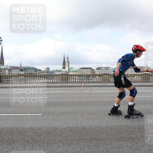 29.06.2025 - hella hamburg halbmarathon Lena Gebhardt http://msf.ph/oto/8435462 29.06.2025 09:01:41 Lombardsbrücke  meine-sportfotos.de