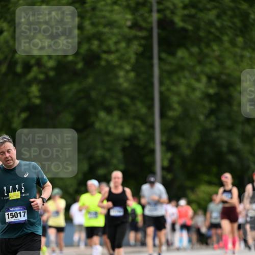 29.06.2025 - hella hamburg halbmarathon Dr. Thomas Lammeyer http://msf.ph/oto/8435489 29.06.2025 10:54:43 Kennedybrücke 1259, 1487, 1511, 1625, 2047, 2160, 3680, 3701, 3710, 4168, 4642, 4870, 5119, 5552, 6015, 7721, 7722, 8299, 9096, 9940, 10033, 11426 meine-sportfotos.de