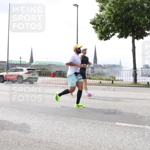 29.06.2025 - hella hamburg halbmarathon Lena Gebhardt http://msf.ph/oto/8435502 29.06.2025 10:44:59 Lombardsbrücke 1610, 1273, 16494, 1024, 1273, 1629, 1685, 1798, 1924, 2007, 2674, 2779, 3160, 3164, 3506, 3570, 3993, 4186, 4215, 4275, 4337, 4851, 4968, 5190, 5355, 6509, 6841, 6888, 6980, 7699, 7912, 8582, 8594, 8762, 8907, 9036, 9084, 9085, 9331, 9333, 9397, 9536, 10006, 10416, 10562, 10566, 10668, 10707, 11272, 11314, 12198, 12318, 12332, 12334, 12394, 13039, 13261, 13288, 14350, 14681, 14971, 18454, 18459 meine-sportfotos.de