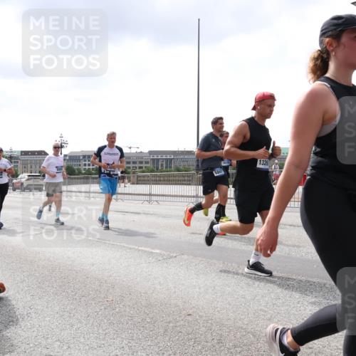 29.06.2025 - hella hamburg halbmarathon Lena Gebhardt http://msf.ph/oto/8435673 29.06.2025 10:45:01 Lombardsbrücke 104, 13629, 0668, 6841, 16101, 1326, 149, 1024, 1273, 1629, 1685, 1798, 1924, 2007, 2674, 2779, 3160, 3164, 3570, 3879, 3993, 4186, 4215, 4275, 4337, 4504, 4820, 4851, 4968, 5099, 5108, 5190, 5355, 5636, 6509, 6788, 6841, 6888, 6980, 7699, 7912, 8582, 8594, 8605, 8762, 8907, 9036, 9084, 9085, 9331, 9333, 9397, 9536, 10006, 10562, 10566, 10668, 10707, 11272, 11314, 12198, 12318, 12332, 12334, 12394, 13039, 13261, 14350, 14681, 14971, 18454, 18459 meine-sportfotos.de