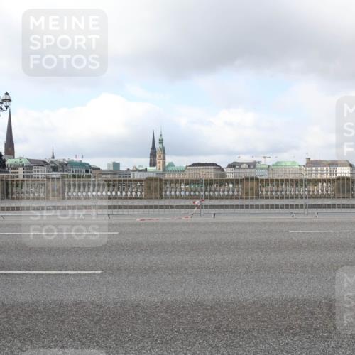 29.06.2025 - hella hamburg halbmarathon Lena Gebhardt http://msf.ph/oto/8435711 29.06.2025 09:01:46 Lombardsbrücke 5 meine-sportfotos.de
