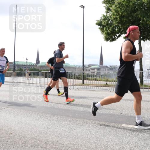 29.06.2025 - hella hamburg halbmarathon Lena Gebhardt http://msf.ph/oto/8435732 29.06.2025 10:45:02 Lombardsbrücke 6888, 12394, 6841, 1024, 1273, 1629, 1685, 1798, 1924, 2007, 2674, 2779, 3160, 3164, 3570, 3879, 3993, 4099, 4102, 4186, 4215, 4275, 4337, 4504, 4820, 4851, 4968, 5099, 5108, 5190, 5355, 5636, 6509, 6788, 6841, 6888, 6980, 7699, 7912, 8582, 8594, 8605, 8762, 8907, 9036, 9084, 9085, 9331, 9333, 9397, 9536, 10562, 10566, 10668, 10707, 11272, 11314, 12198, 12318, 12332, 12334, 12394, 13039, 13261, 14350, 14681, 18454, 18459 meine-sportfotos.de