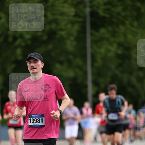 29.06.2025 - hella hamburg halbmarathon Dr. Thomas Lammeyer http://msf.ph/oto/8435758 29.06.2025 10:55:02 Kennedybrücke 1478, 1487, 1511, 1625, 2047, 3647, 4642, 4695, 4848, 4870, 6015, 6178, 7133, 7161, 7677, 8833, 8986, 9096, 9605, 10437 meine-sportfotos.de