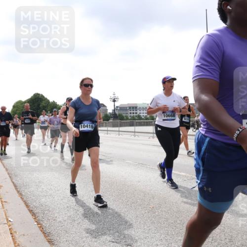 29.06.2025 - hella hamburg halbmarathon Lena Gebhardt http://msf.ph/oto/8435915 29.06.2025 10:45:04 Lombardsbrücke 7273, 13039, 10668, 3570, 10416, 9036, 13629, 1024, 1273, 1629, 1685, 1798, 1924, 2007, 2674, 2779, 3160, 3164, 3570, 3879, 3993, 4099, 4102, 4186, 4215, 4275, 4337, 4504, 4820, 4851, 4968, 5099, 5108, 5190, 5355, 5636, 6509, 6763, 6788, 6841, 6888, 6911, 6980, 7699, 7912, 8582, 8594, 8605, 8762, 8907, 9036, 9084, 9085, 9331, 9333, 9397, 10562, 10566, 10668, 10707, 11272, 11314, 12198, 12318, 12332, 12334, 12394, 13039, 13261, 14681, 18454, 18459 meine-sportfotos.de
