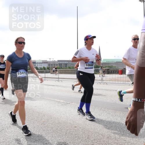 29.06.2025 - hella hamburg halbmarathon Lena Gebhardt http://msf.ph/oto/8435944 29.06.2025 10:45:04 Lombardsbrücke 13039, 10416, 10668, 14325, 8907, 3570, 1024, 1273, 1629, 1685, 1798, 1924, 2007, 2674, 2779, 3160, 3164, 3570, 3879, 3993, 4099, 4102, 4186, 4215, 4275, 4337, 4504, 4820, 4851, 4968, 5099, 5108, 5190, 5355, 5636, 6509, 6763, 6788, 6841, 6888, 6911, 6980, 7699, 7912, 8582, 8594, 8605, 8762, 8907, 9036, 9084, 9085, 9331, 9333, 9397, 10562, 10566, 10668, 10707, 11272, 11314, 12198, 12318, 12332, 12334, 12394, 13039, 13261, 14681, 18454, 18459 meine-sportfotos.de