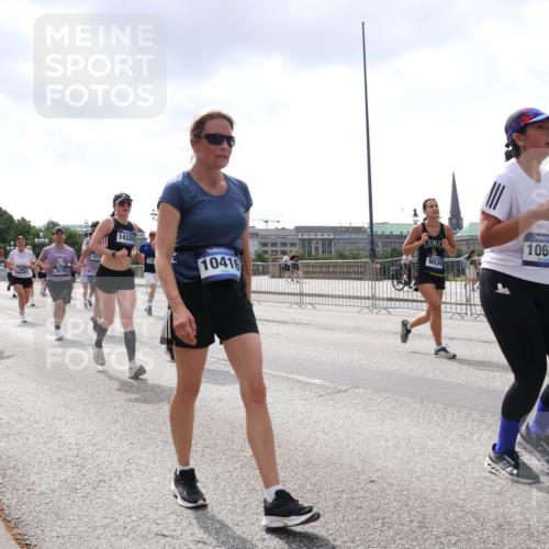 29.06.2025 - hella hamburg halbmarathon Lena Gebhardt http://msf.ph/oto/8435962 29.06.2025 10:45:04 Lombardsbrücke 17273, 13039, 3570, 427, 14325, 10416, 9036, 10668, 1024, 1273, 1629, 1685, 1798, 1924, 2007, 2674, 2779, 3160, 3164, 3570, 3879, 3993, 4099, 4102, 4186, 4215, 4275, 4337, 4504, 4820, 4851, 4968, 5099, 5108, 5190, 5355, 5636, 6509, 6763, 6788, 6841, 6888, 6911, 6980, 7699, 7912, 8582, 8594, 8605, 8762, 8907, 9036, 9084, 9085, 9331, 9333, 9397, 10562, 10566, 10668, 10707, 11272, 11314, 12198, 12318, 12332, 12334, 12394, 13039, 13261, 14681, 18454, 18459 meine-sportfotos.de