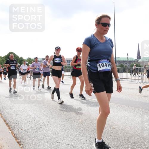 29.06.2025 - hella hamburg halbmarathon Lena Gebhardt http://msf.ph/oto/8436028 29.06.2025 10:45:05 Lombardsbrücke 17273, 13039, 3570, 14325, 10416, 1024, 1273, 1629, 1685, 1798, 1924, 2007, 2674, 2779, 3160, 3164, 3570, 3879, 3993, 4099, 4102, 4186, 4215, 4275, 4337, 4504, 4820, 4851, 4968, 5099, 5108, 5190, 5355, 5636, 5949, 6509, 6763, 6788, 6841, 6888, 6911, 6980, 7699, 7912, 8582, 8594, 8605, 8762, 8907, 9036, 9084, 9085, 9331, 9333, 9397, 10225, 10562, 10566, 10668, 10707, 11272, 11314, 12198, 12318, 12332, 12334, 12394, 13039, 13261, 14681, 18454, 18459 meine-sportfotos.de
