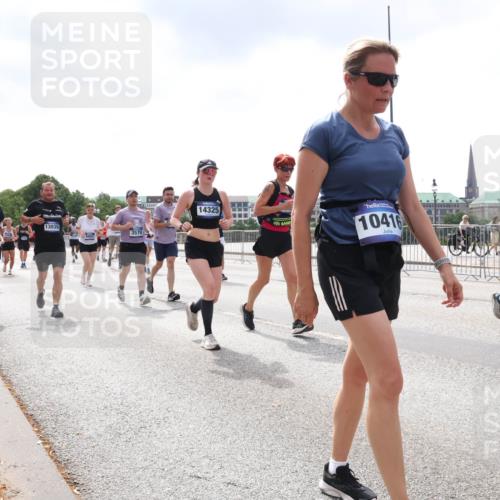 29.06.2025 - hella hamburg halbmarathon Lena Gebhardt http://msf.ph/oto/8436049 29.06.2025 10:45:05 Lombardsbrücke 13039, 17273, 3570, 14325, 10416, 1024, 1273, 1629, 1685, 1798, 1924, 2007, 2674, 2779, 3160, 3164, 3570, 3879, 3993, 4099, 4102, 4186, 4215, 4275, 4337, 4504, 4820, 4851, 4968, 5099, 5108, 5190, 5355, 5636, 5949, 6509, 6763, 6788, 6841, 6888, 6911, 6980, 7699, 7912, 8582, 8594, 8605, 8762, 8907, 9036, 9084, 9085, 9331, 9333, 9397, 10225, 10562, 10566, 10668, 10707, 11272, 11314, 12198, 12318, 12332, 12334, 12394, 13039, 13261, 14681, 18454, 18459 meine-sportfotos.de