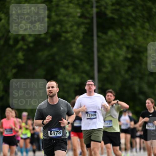 29.06.2025 - hella hamburg halbmarathon Dr. Thomas Lammeyer http://msf.ph/oto/8436064 29.06.2025 10:55:12 Kennedybrücke 1478, 2358, 2859, 3647, 4695, 4848, 5530, 6178, 7133, 7141, 7161, 7677, 8833, 8986, 9096, 9605, 10437, 11252 meine-sportfotos.de
