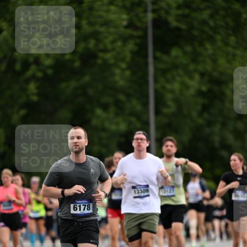 29.06.2025 - hella hamburg halbmarathon Dr. Thomas Lammeyer http://msf.ph/oto/8436071 29.06.2025 10:55:12 Kennedybrücke 1478, 2358, 2859, 3647, 4695, 4848, 5530, 6178, 7133, 7141, 7161, 7677, 8833, 8986, 9096, 9605, 10437, 11252 meine-sportfotos.de