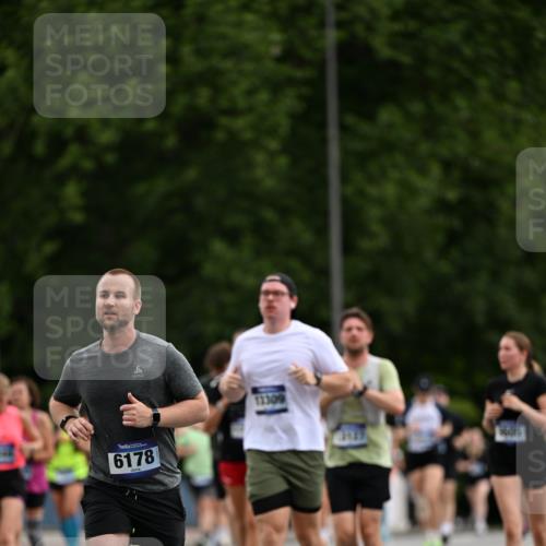 29.06.2025 - hella hamburg halbmarathon Dr. Thomas Lammeyer http://msf.ph/oto/8436081 29.06.2025 10:55:13 Kennedybrücke 1478, 2358, 2859, 3647, 4695, 4848, 5530, 6178, 7133, 7141, 7161, 7677, 8833, 8986, 9096, 9605, 10437, 11252 meine-sportfotos.de