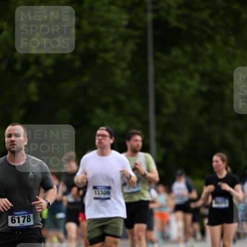 29.06.2025 - hella hamburg halbmarathon Dr. Thomas Lammeyer http://msf.ph/oto/8436100 29.06.2025 10:55:13 Kennedybrücke 1478, 2358, 2859, 3647, 4695, 4848, 5530, 6178, 7133, 7141, 7161, 7677, 8833, 8986, 9096, 9605, 10437, 11252 meine-sportfotos.de
