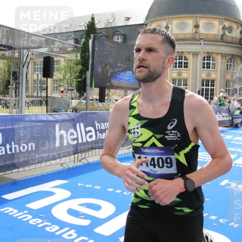29.06.2025 - hella hamburg halbmarathon Michael Strokosch http://msf.ph/oto/8436111 29.06.2025 10:16:24 Ziel 11409 meine-sportfotos.de