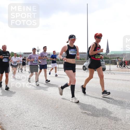 29.06.2025 - hella hamburg halbmarathon Lena Gebhardt http://msf.ph/oto/8436113 29.06.2025 10:45:05 Lombardsbrücke 13039, 17273, 3570, 14325, 1024, 1273, 1629, 1685, 1798, 1924, 2007, 2674, 2779, 3160, 3164, 3570, 3879, 3993, 4099, 4102, 4186, 4215, 4275, 4337, 4504, 4820, 4851, 4968, 5099, 5108, 5190, 5355, 5636, 5949, 6509, 6763, 6788, 6841, 6888, 6911, 6980, 7699, 7912, 8582, 8594, 8605, 8762, 8907, 9036, 9084, 9085, 9331, 9333, 9397, 10225, 10562, 10566, 10668, 10707, 11272, 11314, 12198, 12318, 12332, 12334, 12394, 13039, 13261, 14681, 18454, 18459 meine-sportfotos.de