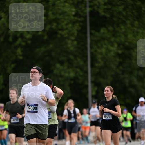 29.06.2025 - hella hamburg halbmarathon Dr. Thomas Lammeyer http://msf.ph/oto/8436135 29.06.2025 10:55:14 Kennedybrücke 1208, 1478, 2358, 2859, 3647, 4695, 4848, 5530, 6178, 7133, 7141, 7161, 7677, 8779, 8833, 8986, 9605, 10437, 11252 meine-sportfotos.de