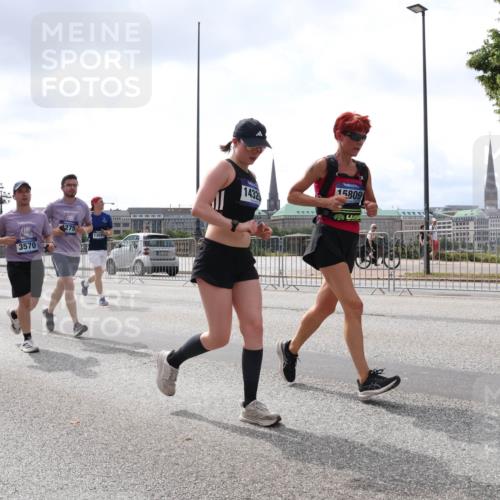 29.06.2025 - hella hamburg halbmarathon Lena Gebhardt http://msf.ph/oto/8436155 29.06.2025 10:45:06 Lombardsbrücke 039, 3570, 275, 1432, 15809, 1024, 1273, 1629, 1685, 1798, 1924, 2007, 2674, 2779, 3160, 3164, 3570, 3879, 3993, 4099, 4102, 4186, 4215, 4275, 4337, 4504, 4820, 4851, 4968, 5099, 5108, 5190, 5339, 5355, 5636, 5949, 6509, 6763, 6788, 6841, 6888, 6911, 6980, 7699, 7912, 8582, 8594, 8605, 8762, 8907, 9036, 9084, 9085, 9331, 9333, 9397, 10225, 10562, 10566, 10668, 10707, 11272, 11314, 12198, 12318, 12332, 12334, 12394, 13039, 13261, 14681 meine-sportfotos.de