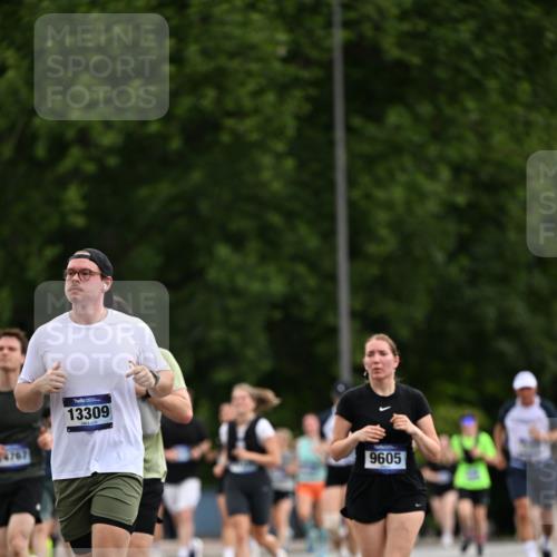 29.06.2025 - hella hamburg halbmarathon Dr. Thomas Lammeyer http://msf.ph/oto/8436159 29.06.2025 10:55:15 Kennedybrücke 1208, 1478, 2358, 2859, 3647, 4695, 4848, 5530, 6178, 7133, 7141, 7161, 7677, 8779, 8833, 8986, 9605, 10437, 11252 meine-sportfotos.de