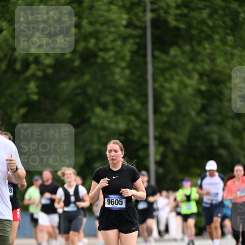 29.06.2025 - hella hamburg halbmarathon Dr. Thomas Lammeyer http://msf.ph/oto/8436199 29.06.2025 10:55:16 Kennedybrücke 1208, 1478, 2358, 2859, 3229, 3647, 4848, 5530, 6178, 7133, 7141, 7161, 7677, 8779, 8833, 8986, 9605, 10437, 11252 meine-sportfotos.de
