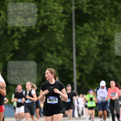 29.06.2025 - hella hamburg halbmarathon Dr. Thomas Lammeyer http://msf.ph/oto/8436208 29.06.2025 10:55:16 Kennedybrücke 1208, 1478, 2358, 2859, 3229, 3647, 4848, 5530, 6178, 7133, 7141, 7161, 7677, 8779, 8833, 8986, 9605, 10437, 11252 meine-sportfotos.de