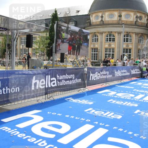 29.06.2025 - hella hamburg halbmarathon Michael Strokosch http://msf.ph/oto/8436311 29.06.2025 10:17:12 Ziel 4116 meine-sportfotos.de